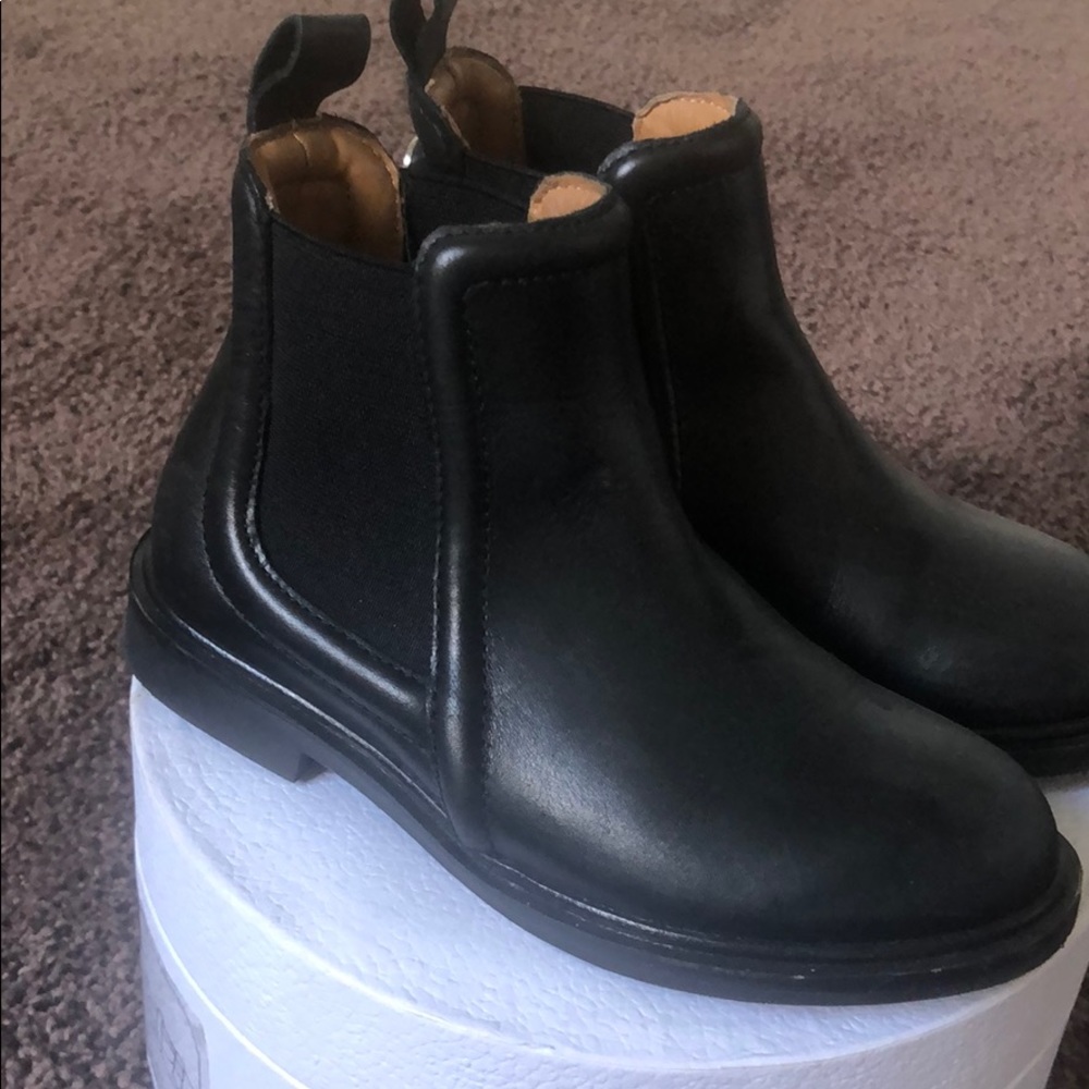 Black boots for girl